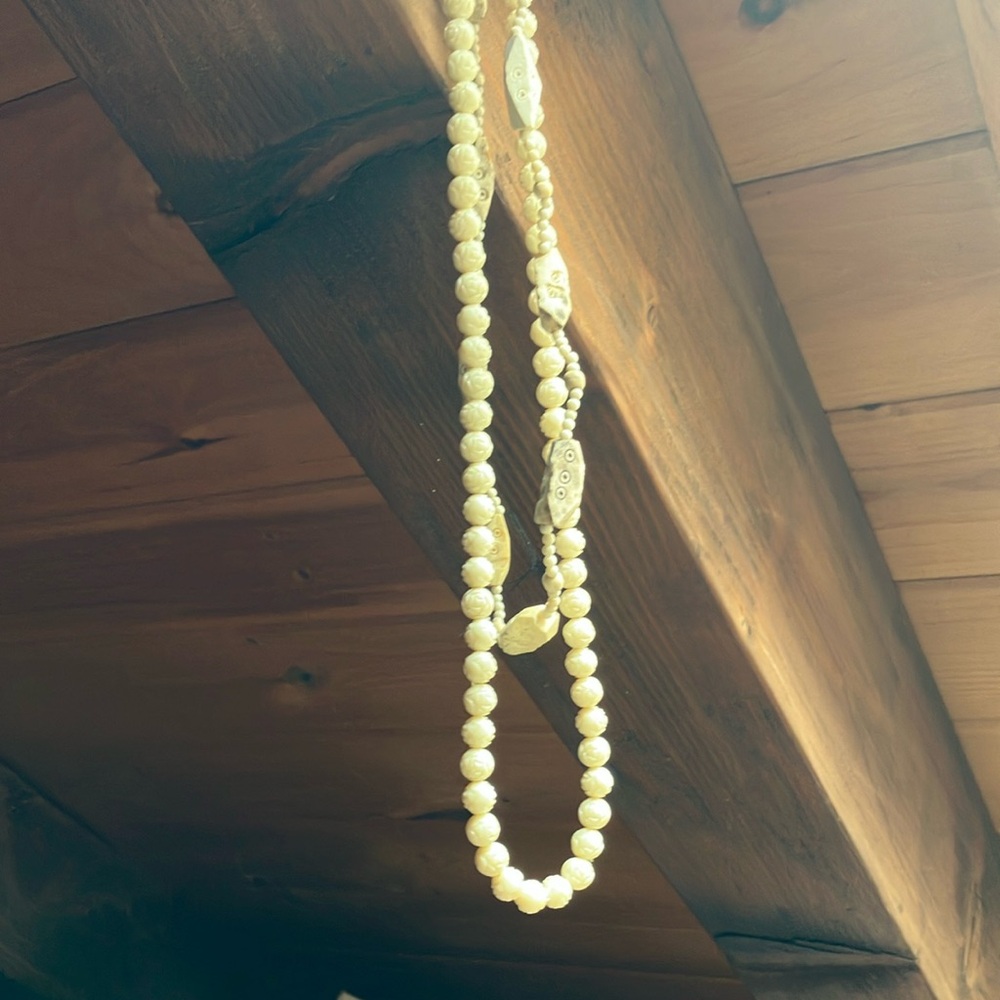 Elegant Gold Beaded Necklace